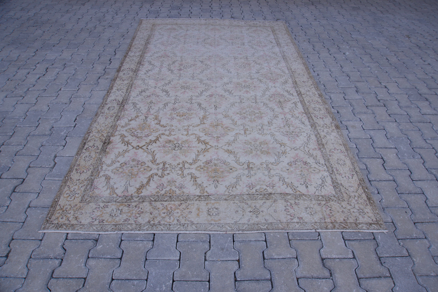 Isparta Neutral Rug 6x10 ft - sku313