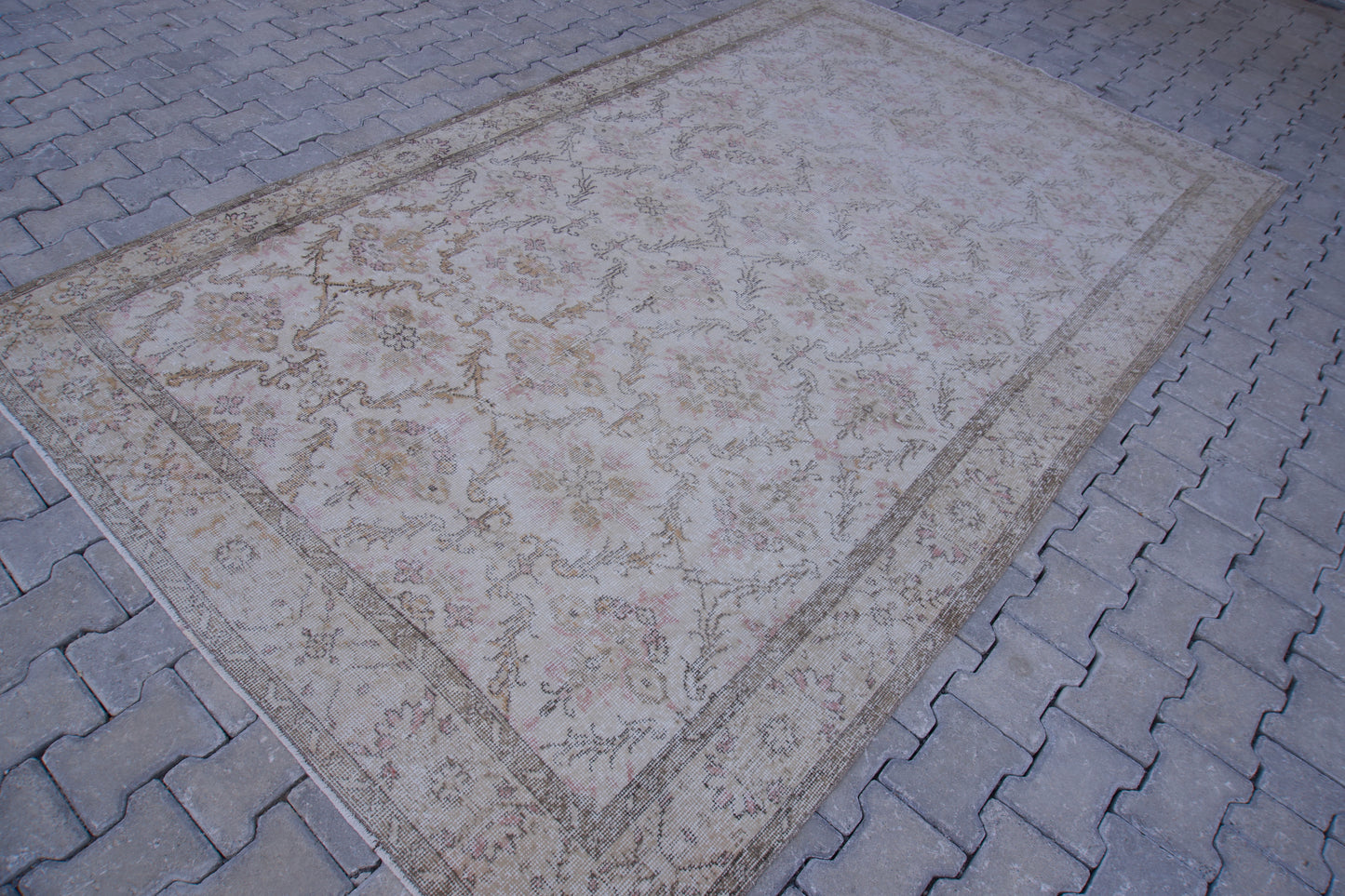 Isparta Neutral Rug 6x10 ft - sku313