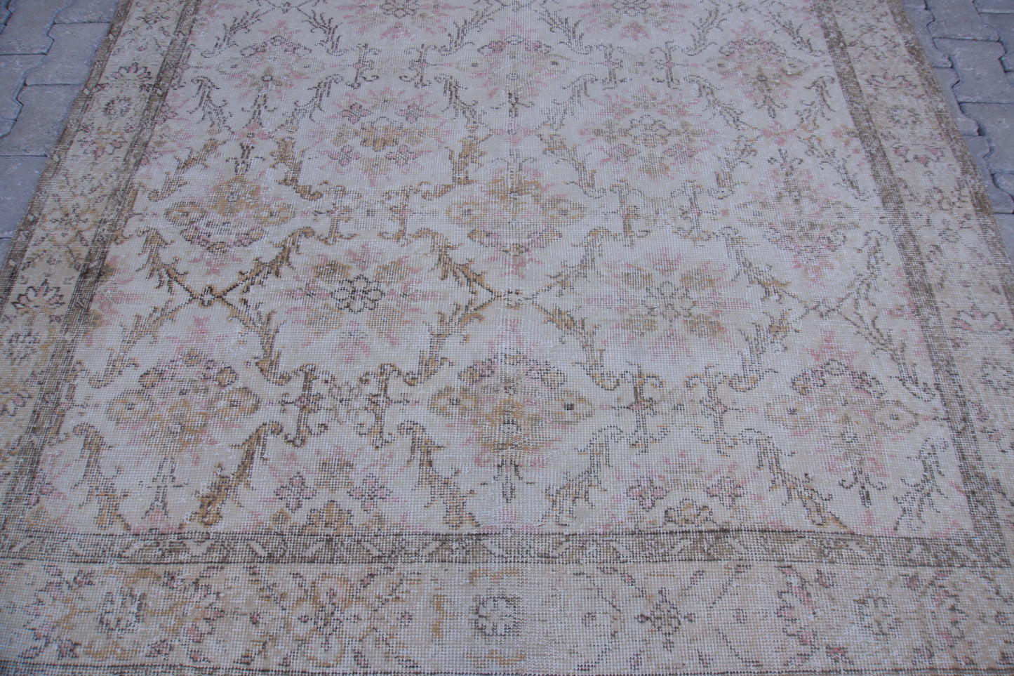 Isparta Neutral Rug 6x10 ft - sku313