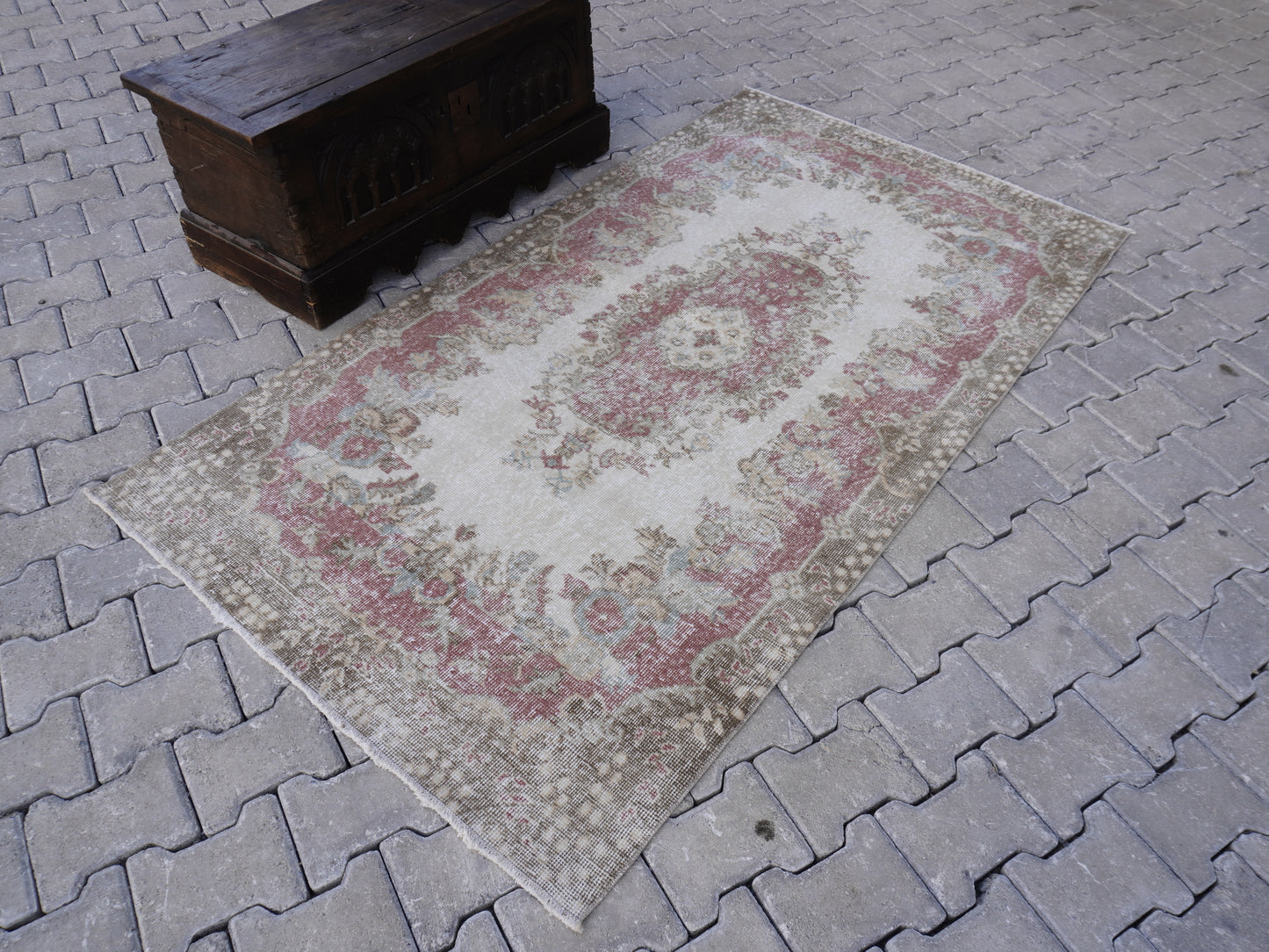 Oriental Neutral Small Rug 4x7 ft - sku 1166