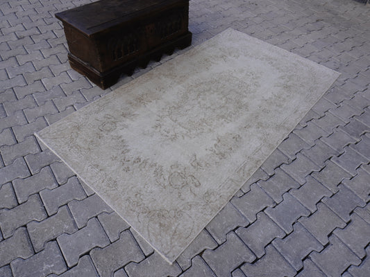 Neutral Small Rug 4x7 ft - sku 1169