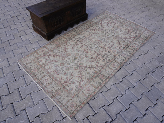 Neutral Small Rug 4x7 ft - sku 1116