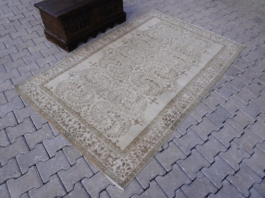 Neutral Small Rug 4x7 ft - sku 1167